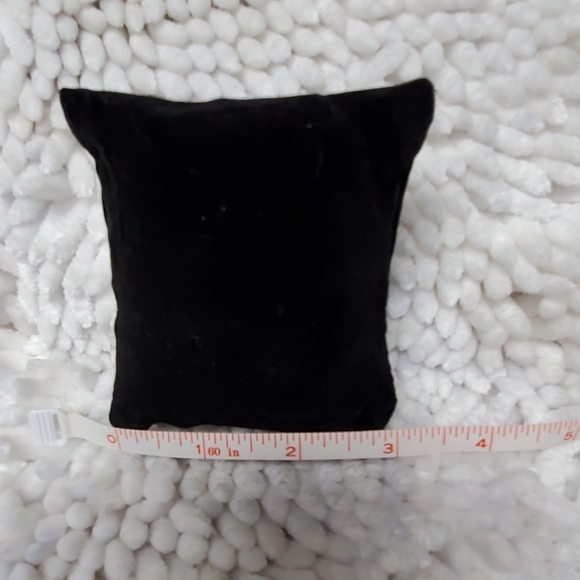 Jewelry display pillow - Picture 2 of 2